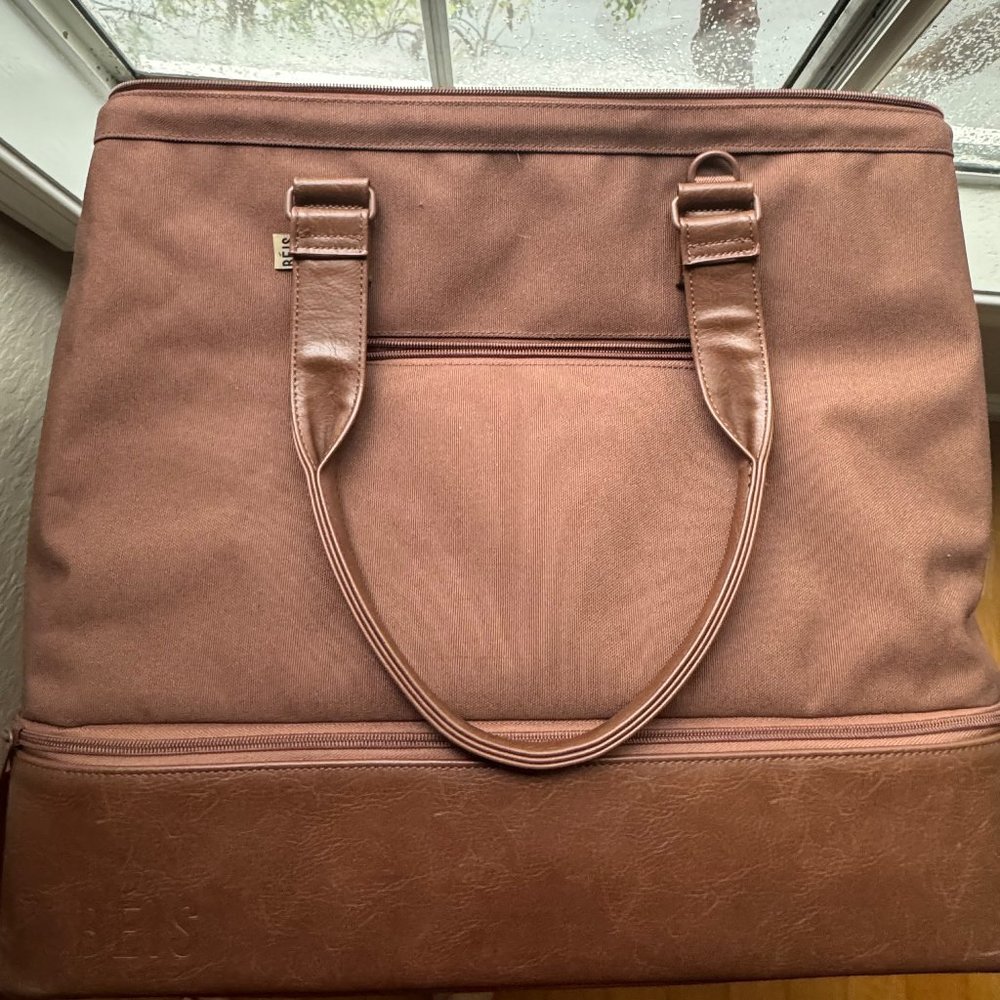 BÉIS The Weekender in Maple
